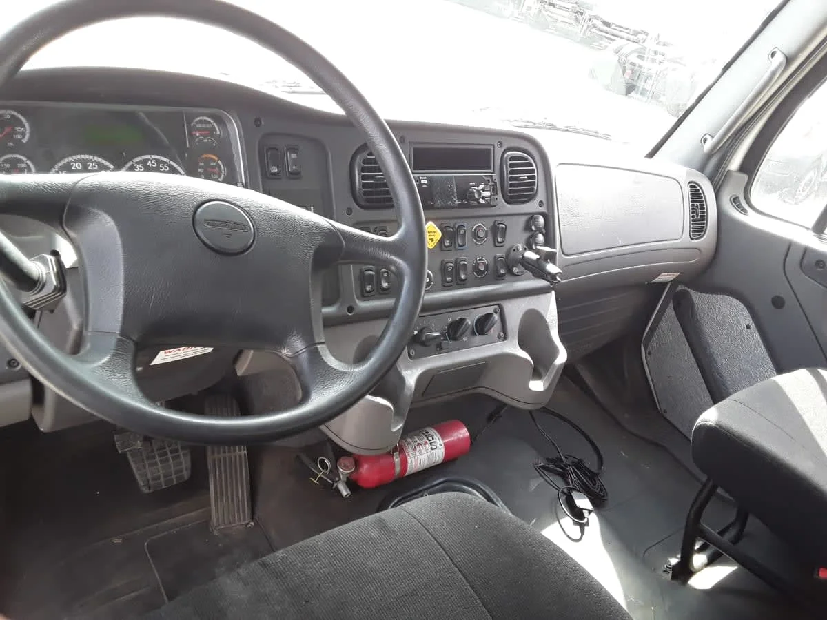 2020 Freightliner M2 106 - image 11