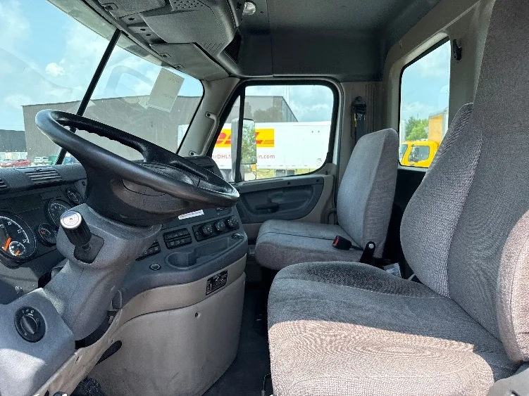 2020 Freightliner Cascadia in Findlay, OH — photo 10