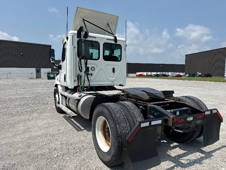 2020 Freightliner Cascadia in Findlay, OH — photo 5