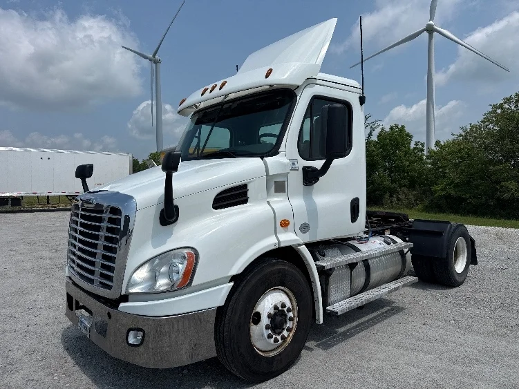 2020 Freightliner Cascadia in Findlay, OH — photo 3