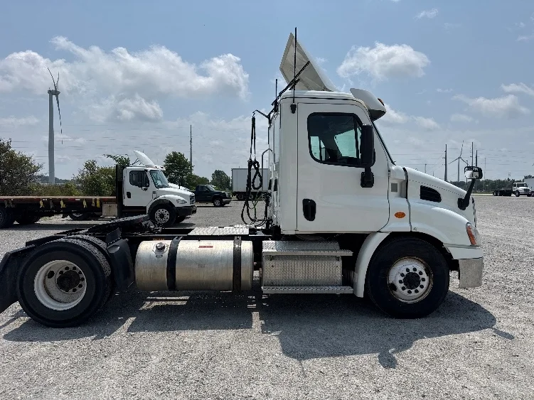 2020 Freightliner Cascadia in Findlay, OH — photo 8