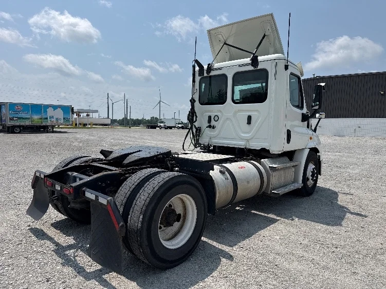2020 Freightliner Cascadia in Findlay, OH — photo 7