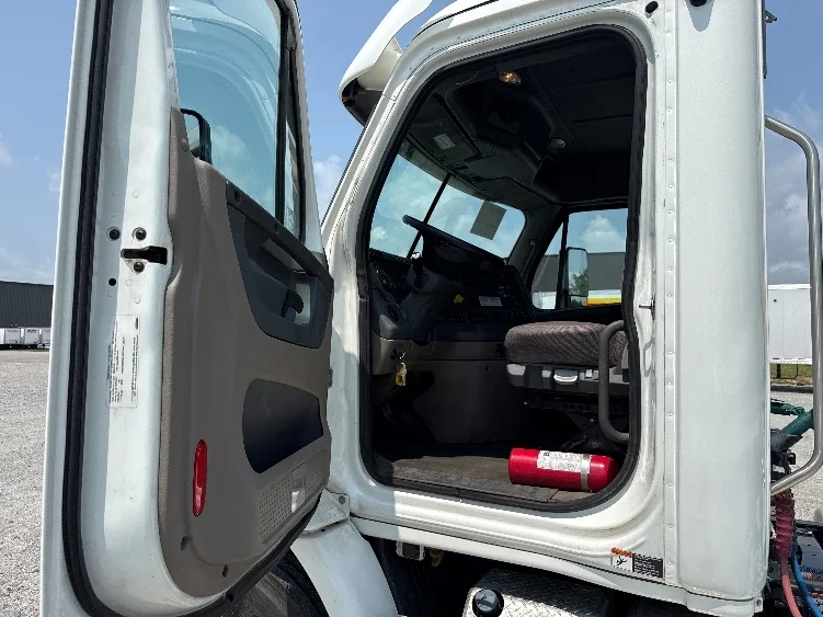 2020 Freightliner Cascadia in Findlay, OH — photo 9