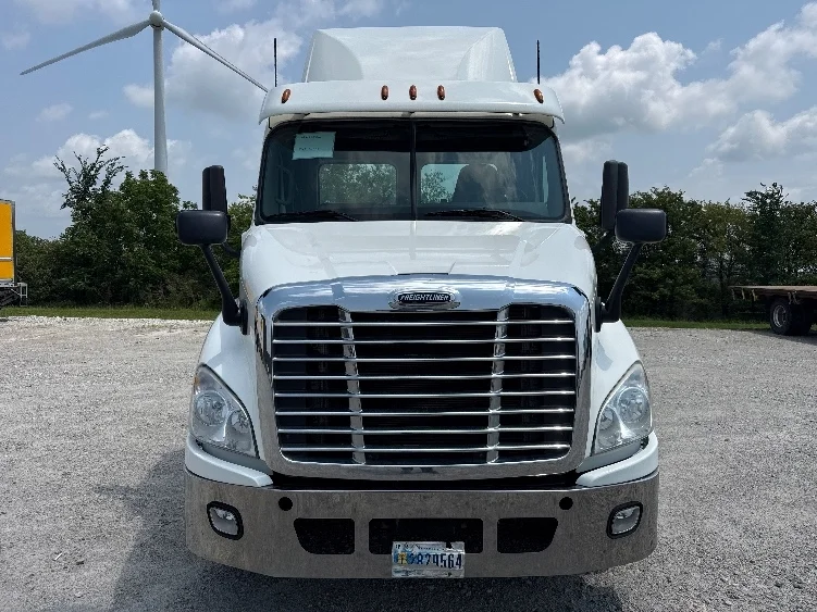 2020 Freightliner Cascadia in Findlay, OH — photo 2