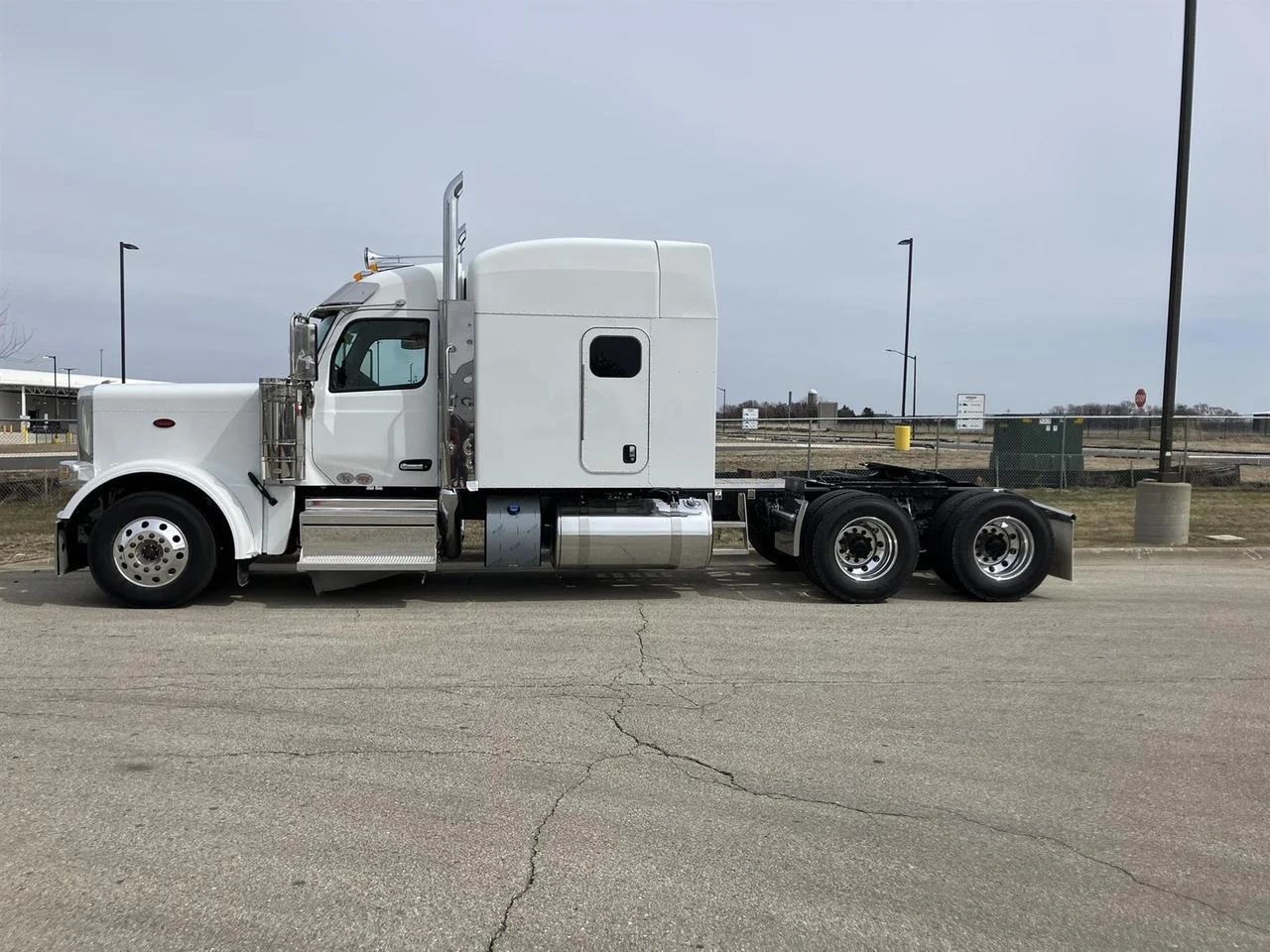 2027 Peterbilt 589 in Rochester, MN — photo 3