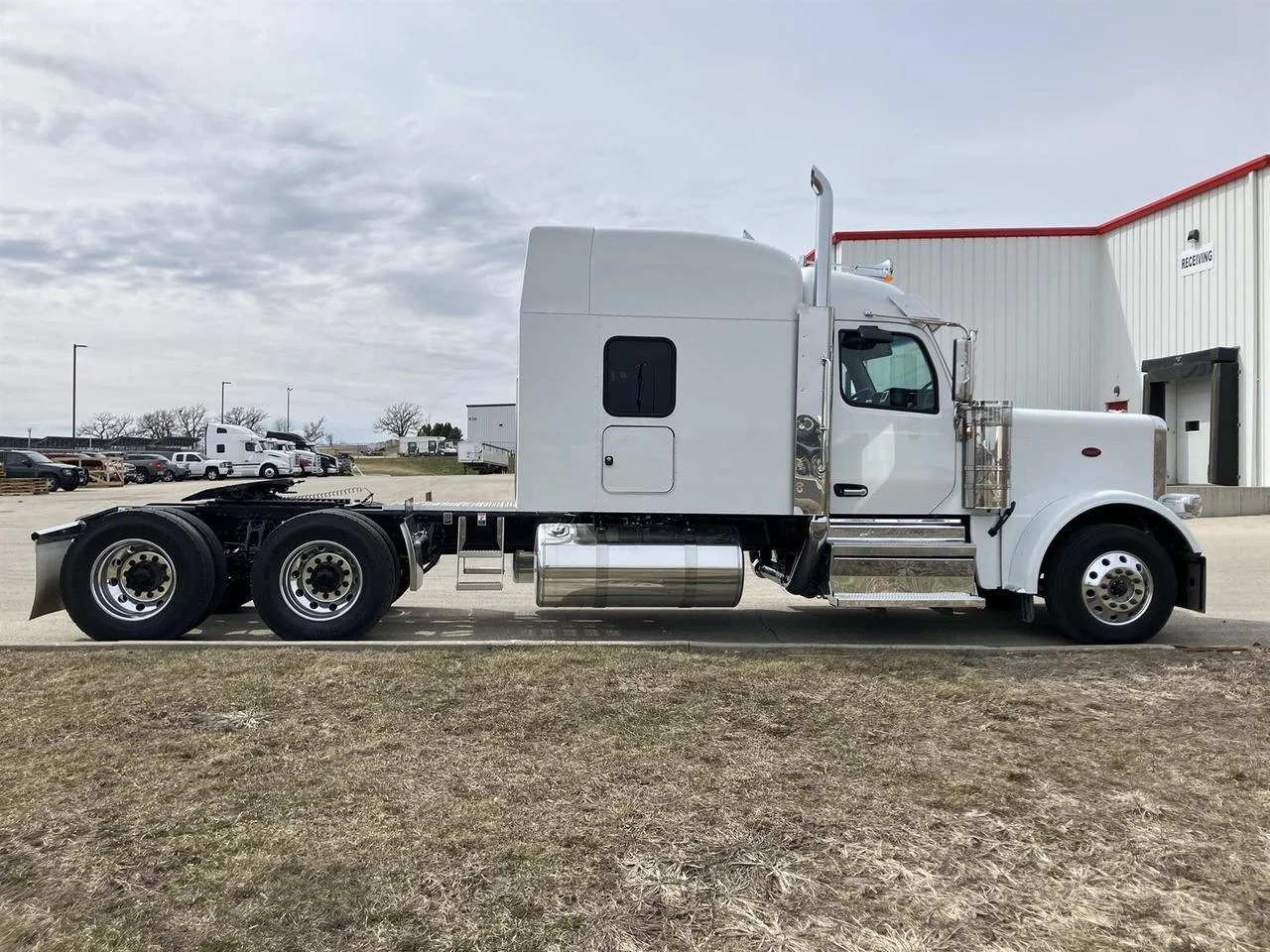 2027 Peterbilt 589 in Rochester, MN — photo 4