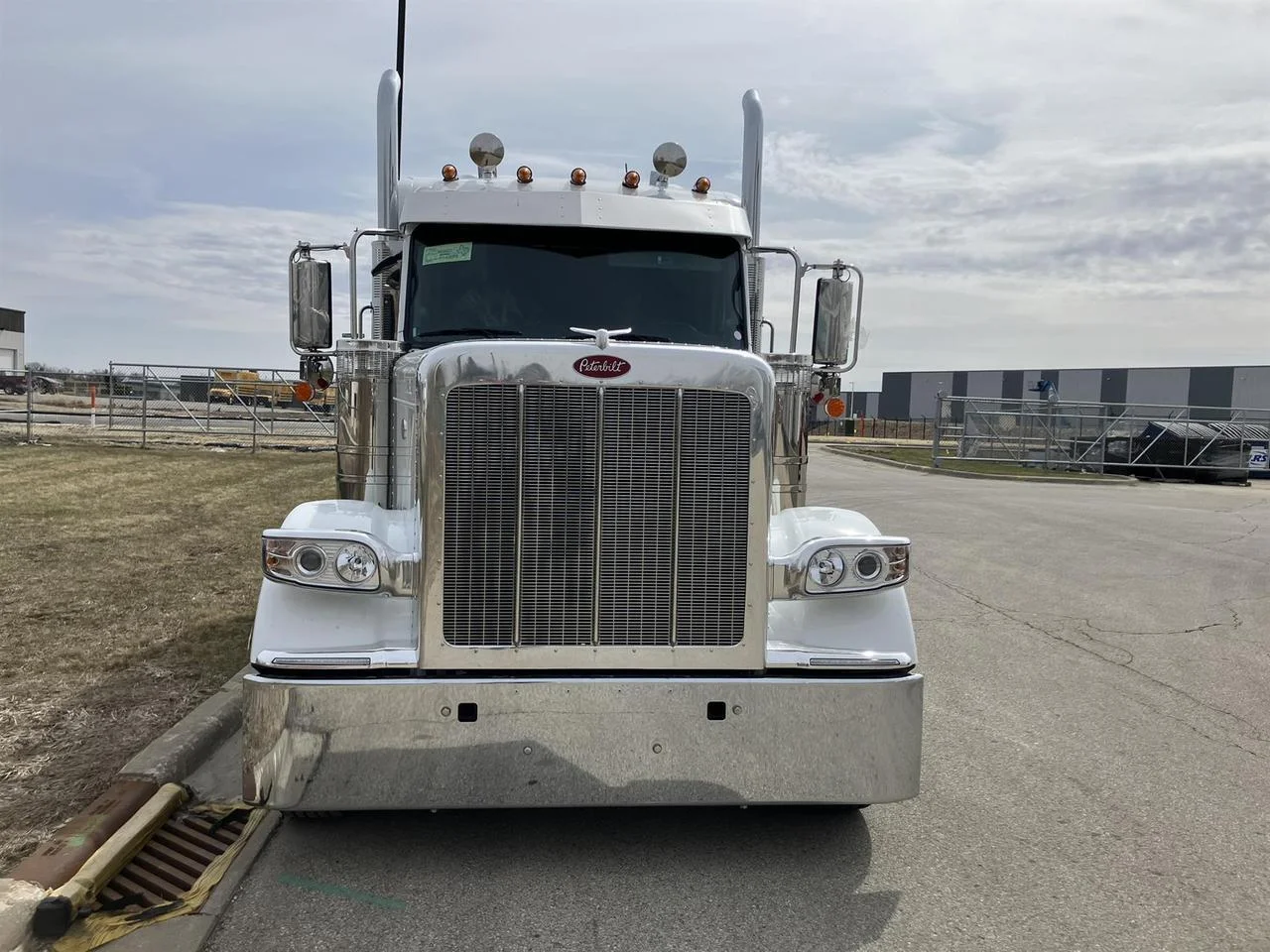 2027 Peterbilt 589