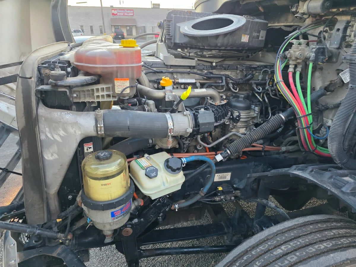 2019 Freightliner Cascadia - image 8