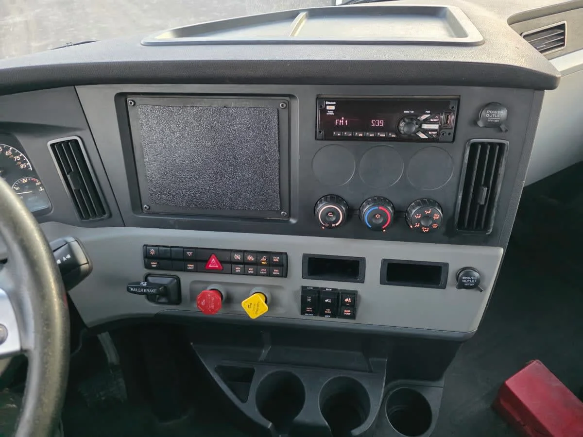 2019 Freightliner Cascadia - image 10