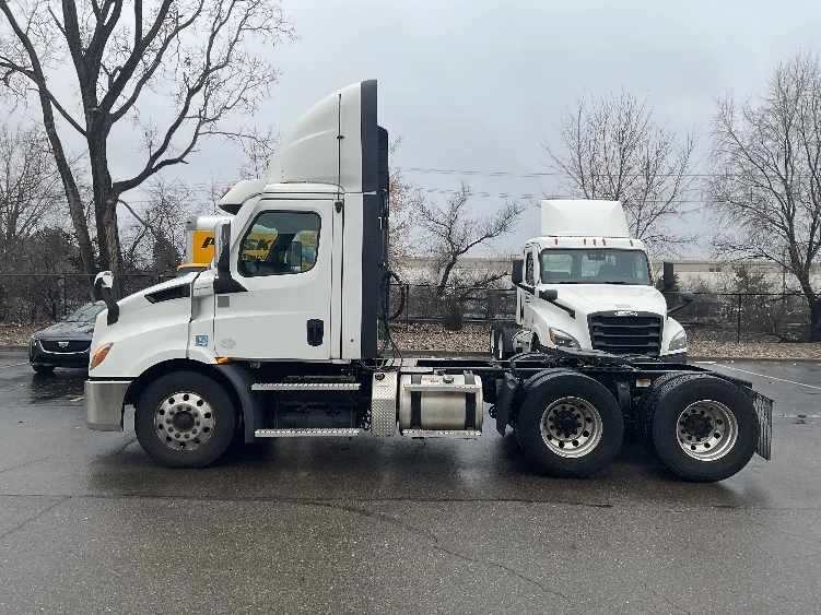 2021 Freightliner Cascadia - image 4