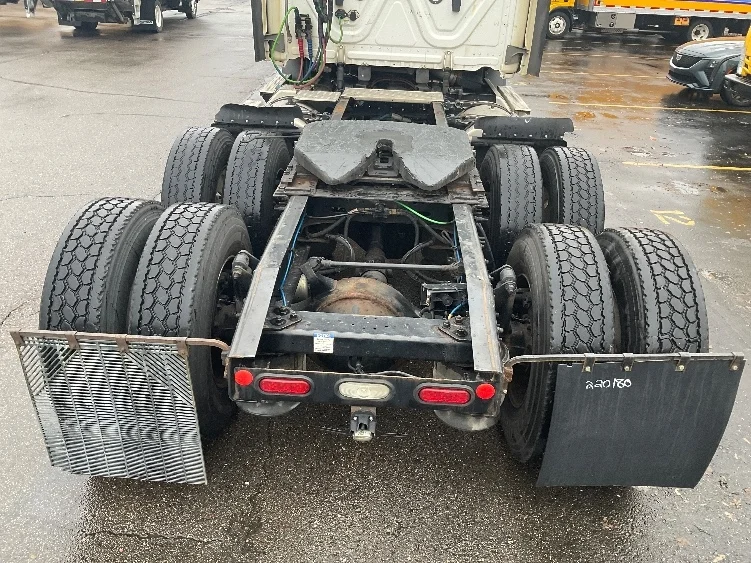 2021 Freightliner Cascadia - image 6