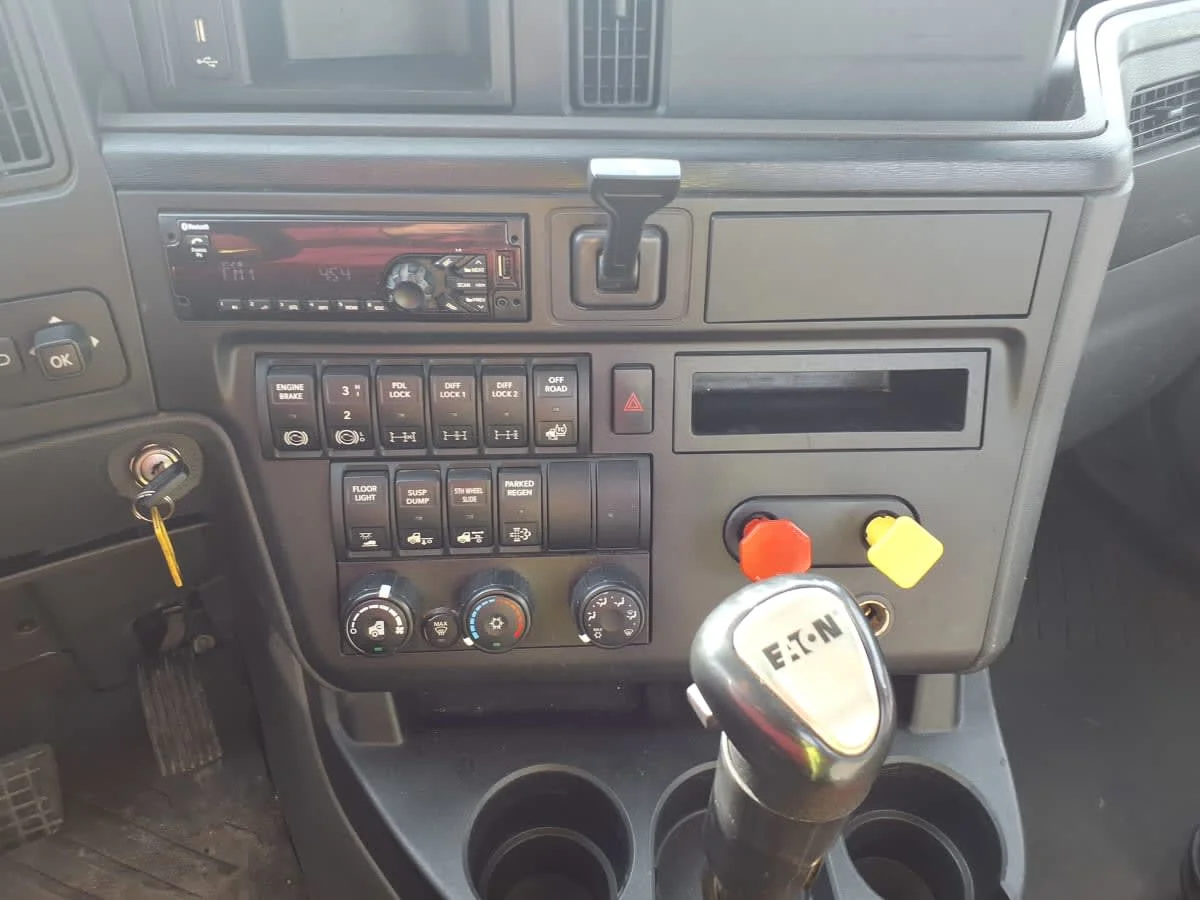 2019 International LT in Taylor, MI — photo 10
