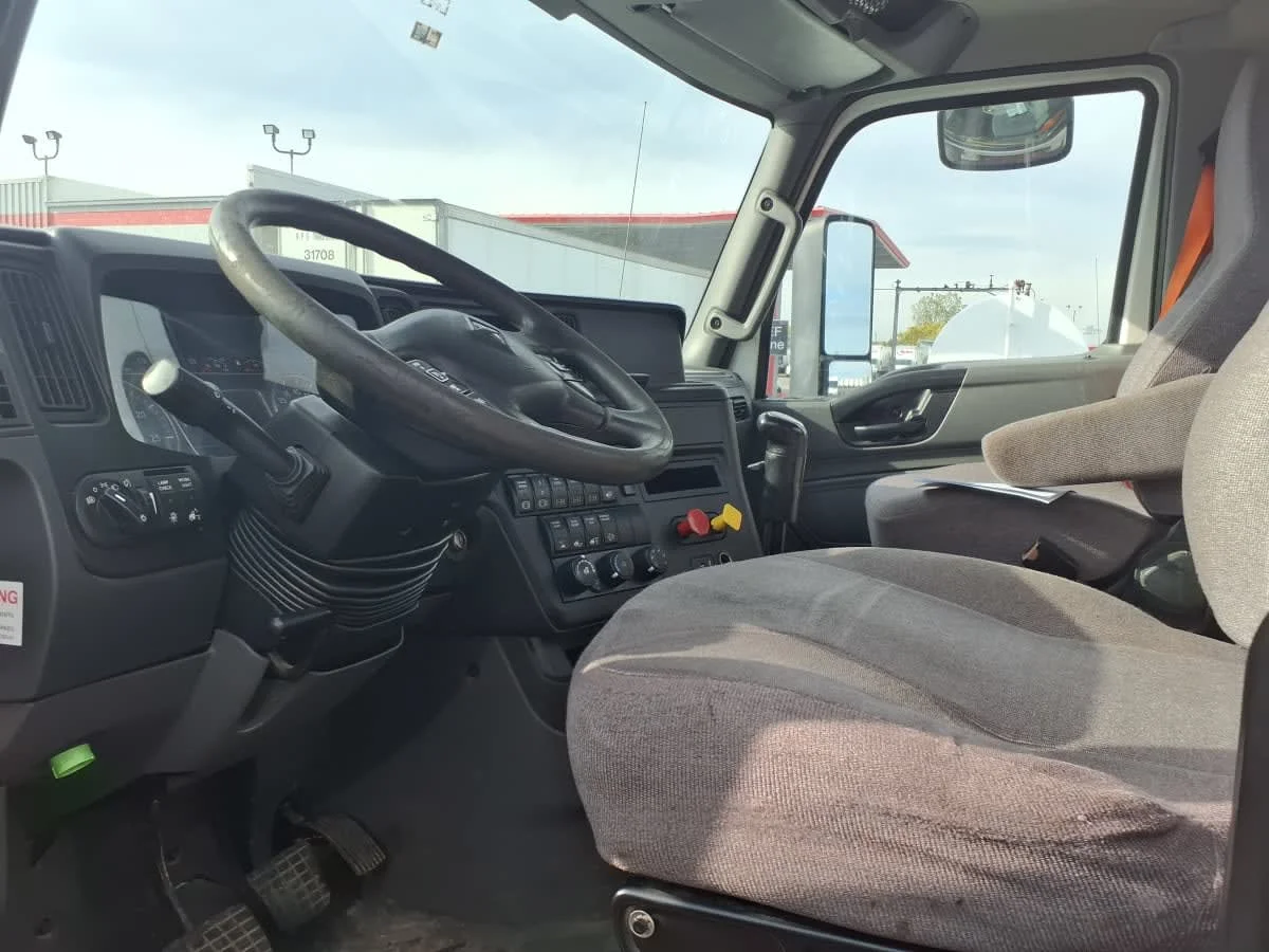 2019 International LT in Taylor, MI — photo 7