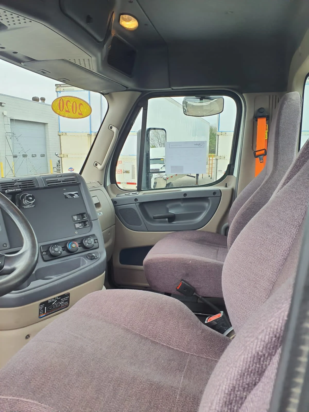 2020 Freightliner Cascadia in Oak Creek, WI — photo 7