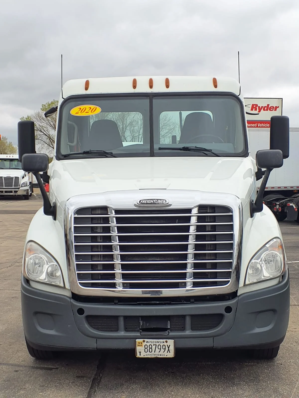 2020 Freightliner Cascadia in Oak Creek, WI — photo 2