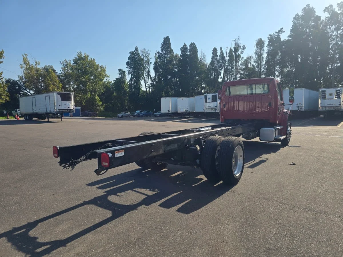 2019 Freightliner M2 106 in Tampa, FL — photo 6