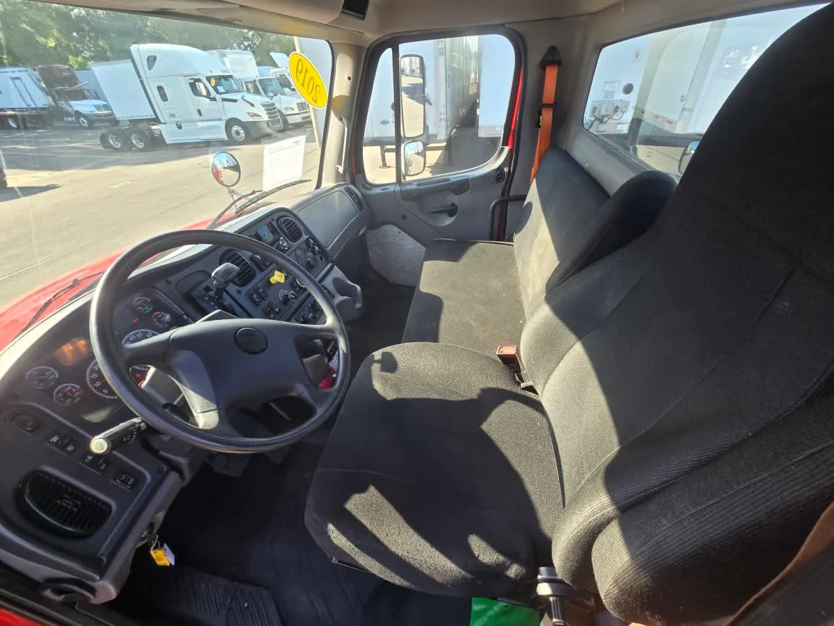 2019 Freightliner M2 106 in Tampa, FL — photo 7