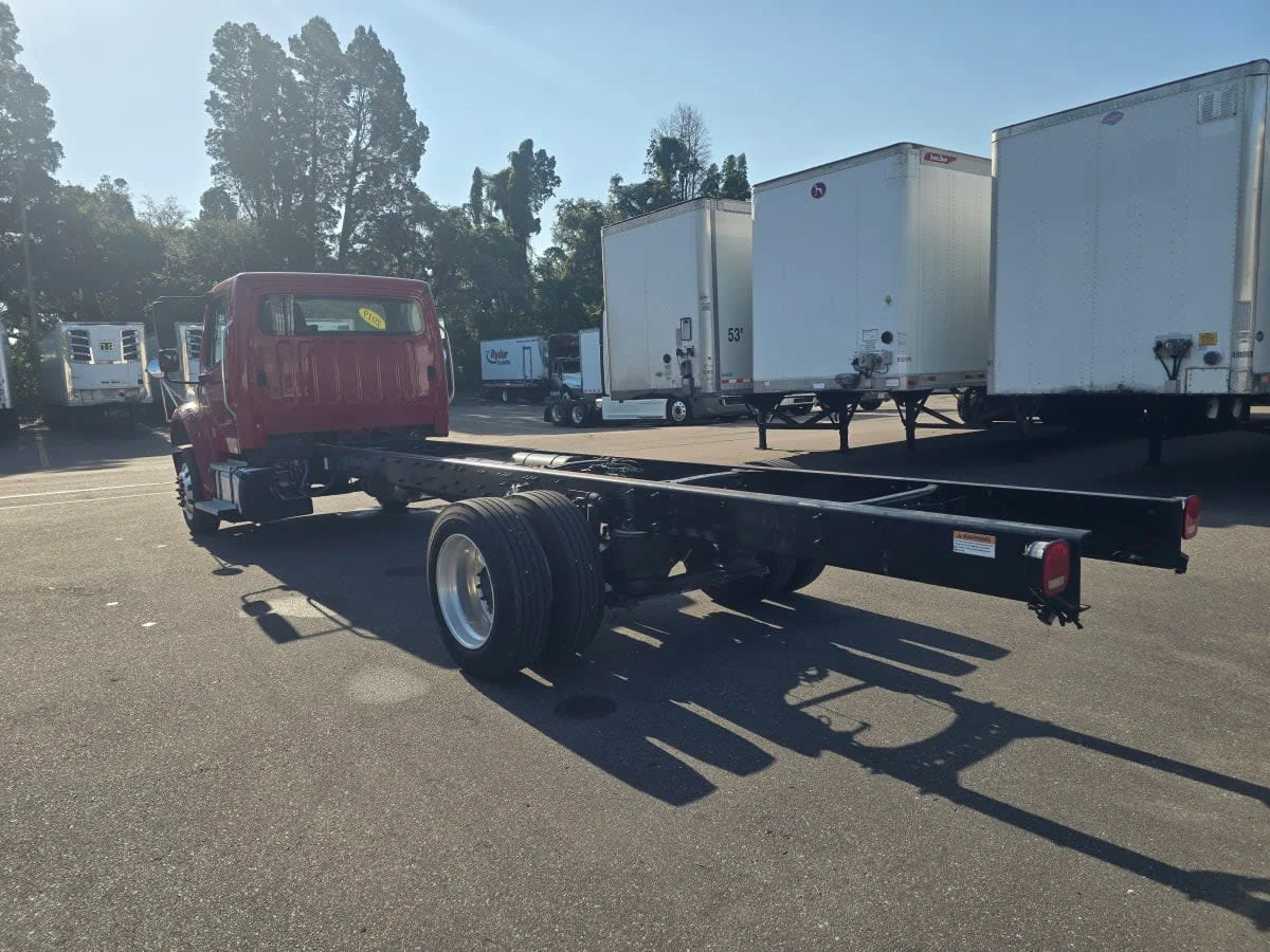 2019 Freightliner M2 106 in Tampa, FL — photo 4