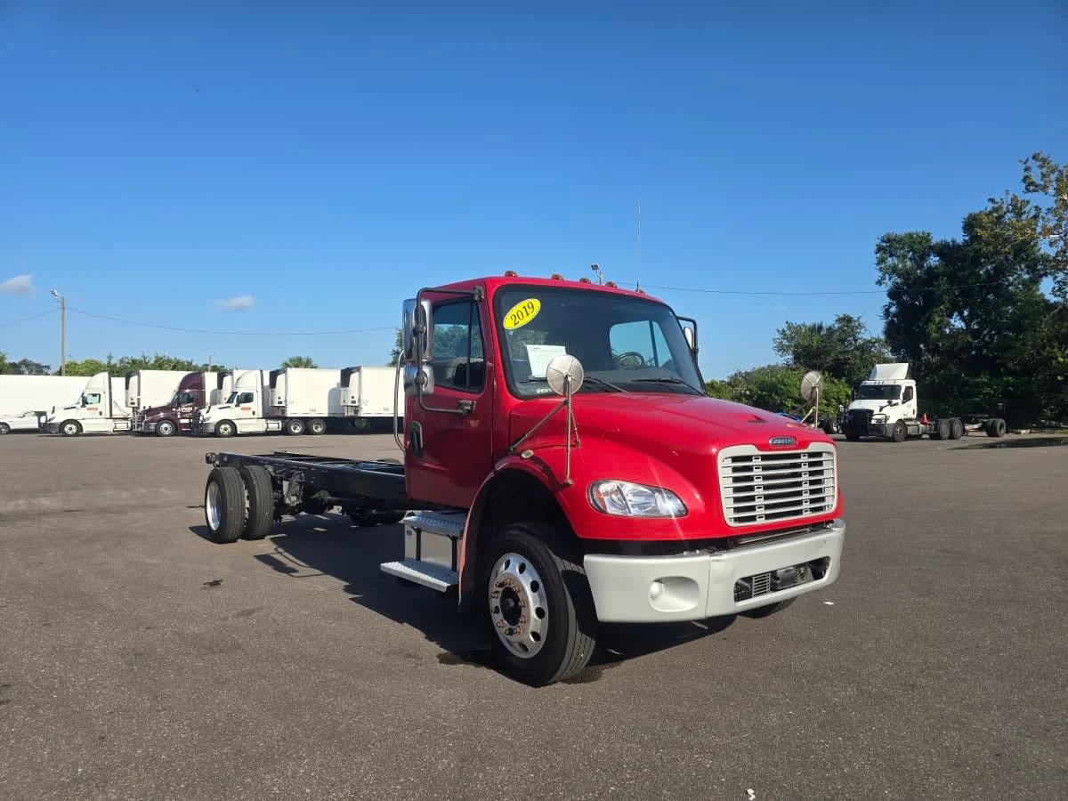 2019 Freightliner M2 106