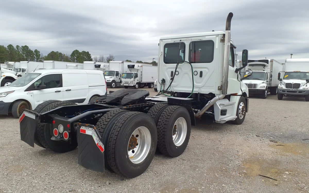 2021 Freightliner Cascadia - image 4