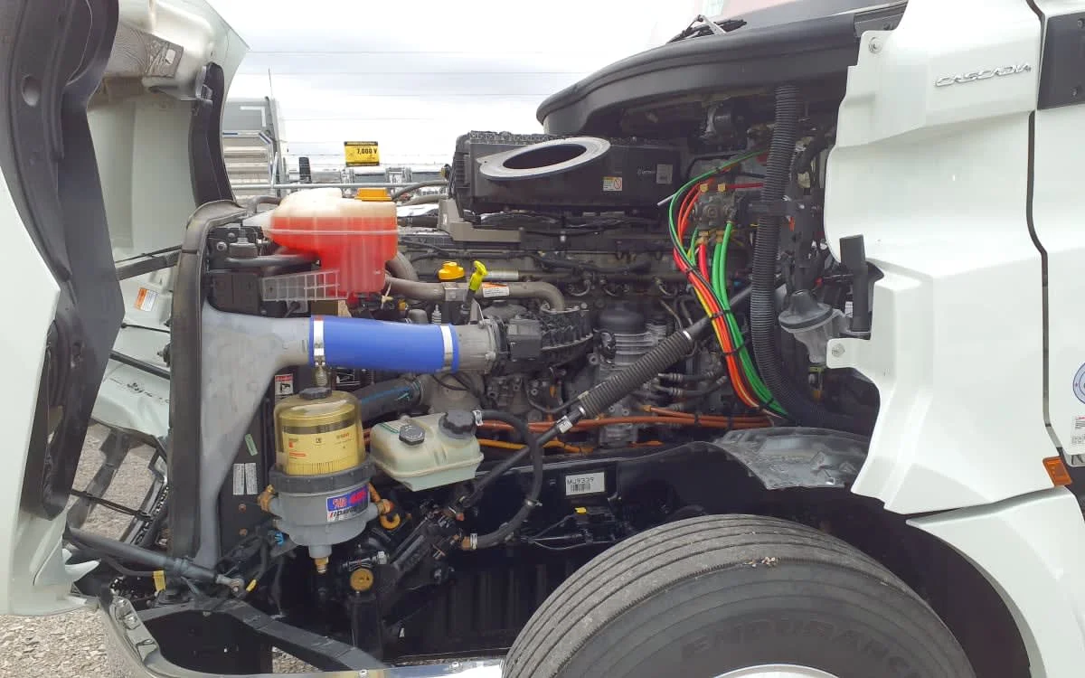 2021 Freightliner Cascadia - image 8