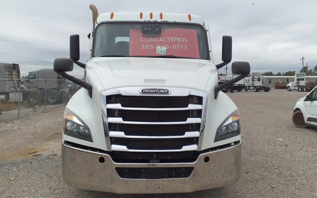 2021 Freightliner Cascadia in Birmingham, AL — photo 2