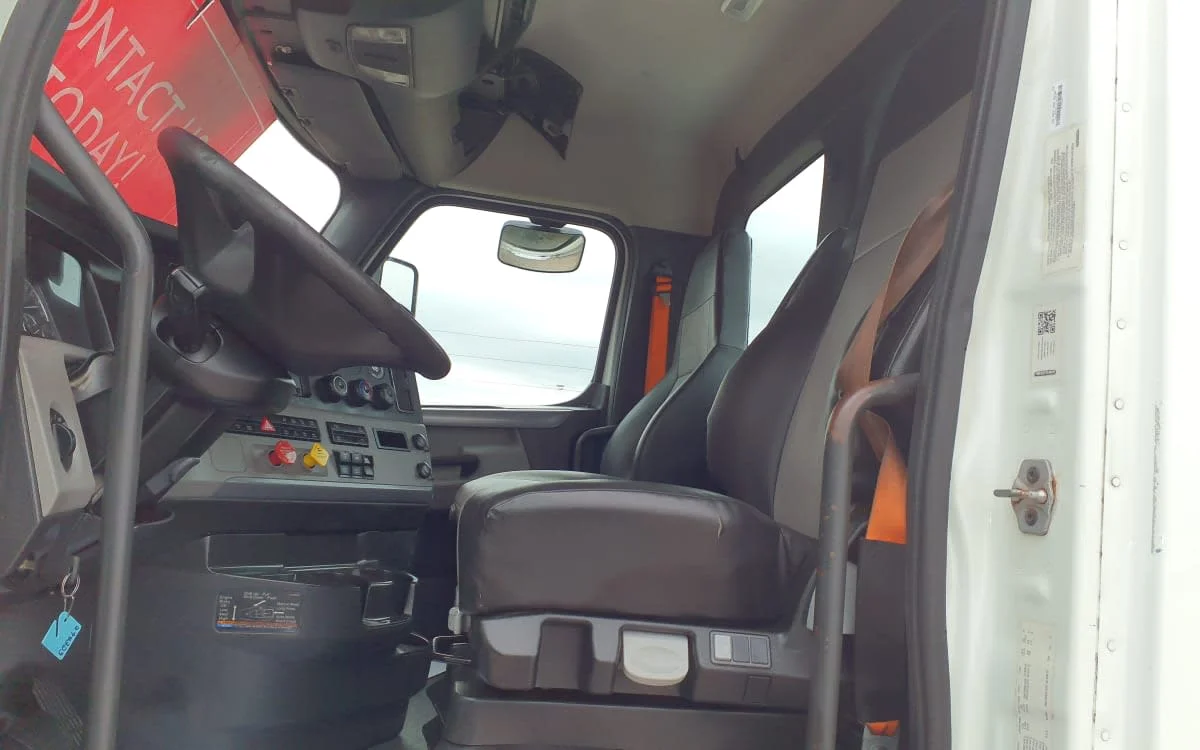 2021 Freightliner Cascadia in Birmingham, AL — photo 7