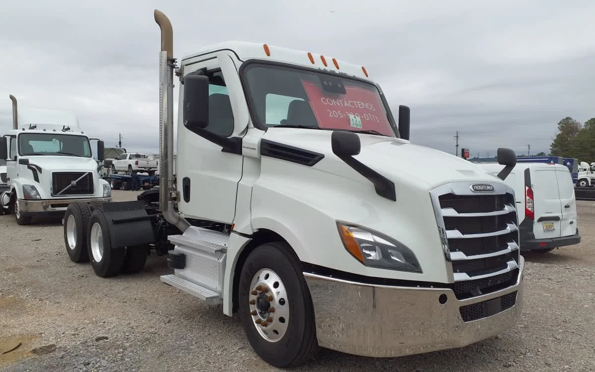 2021 Freightliner Cascadia in Birmingham, AL — photo 3