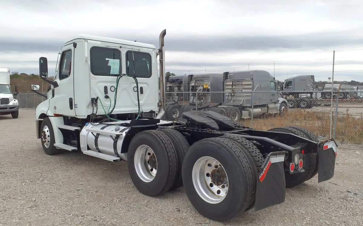 2021 Freightliner Cascadia in Birmingham, AL — photo 6