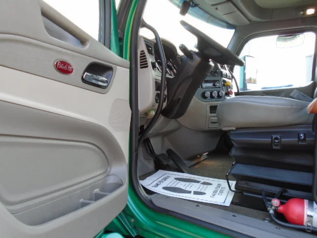 2020 Peterbilt 579 - image 6