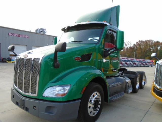 2020 Peterbilt 579 - image 1