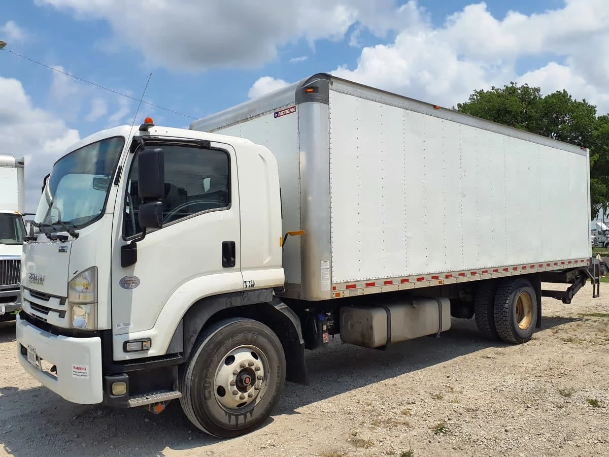 2019 Isuzu FTR - image 3
