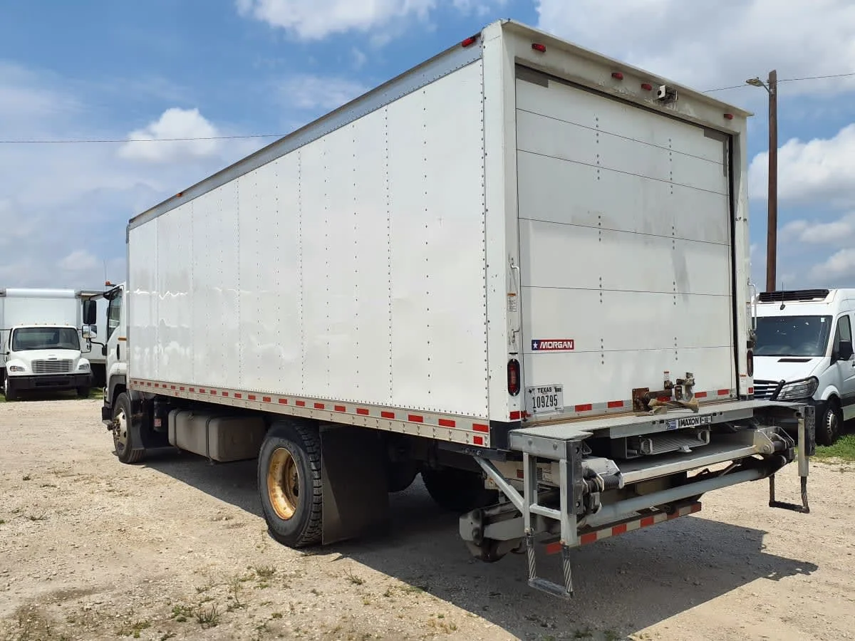 2019 Isuzu FTR - image 6