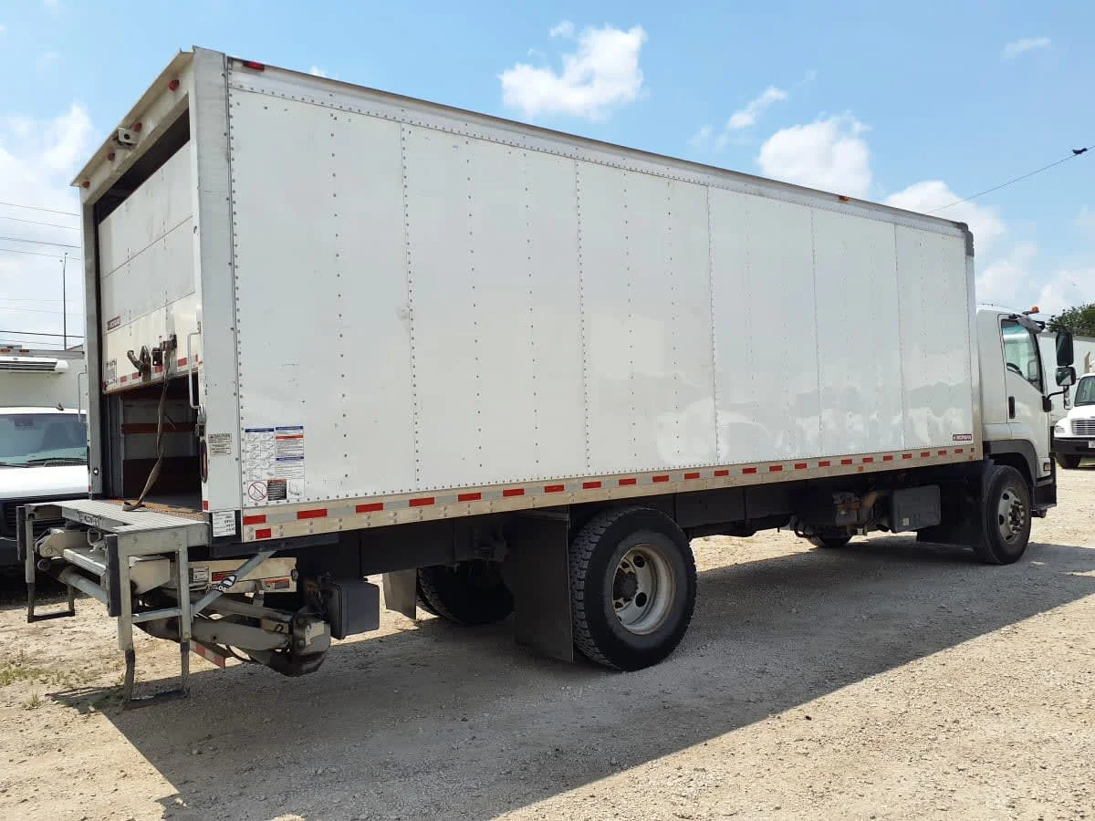 2019 Isuzu FTR - image 4