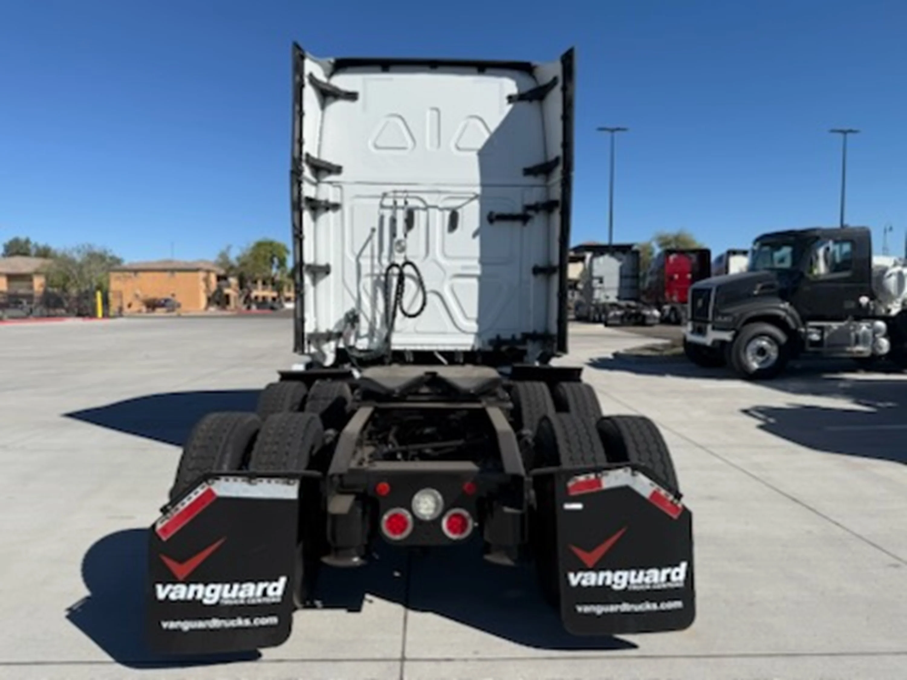 2021 Freightliner Cascadia - image 5