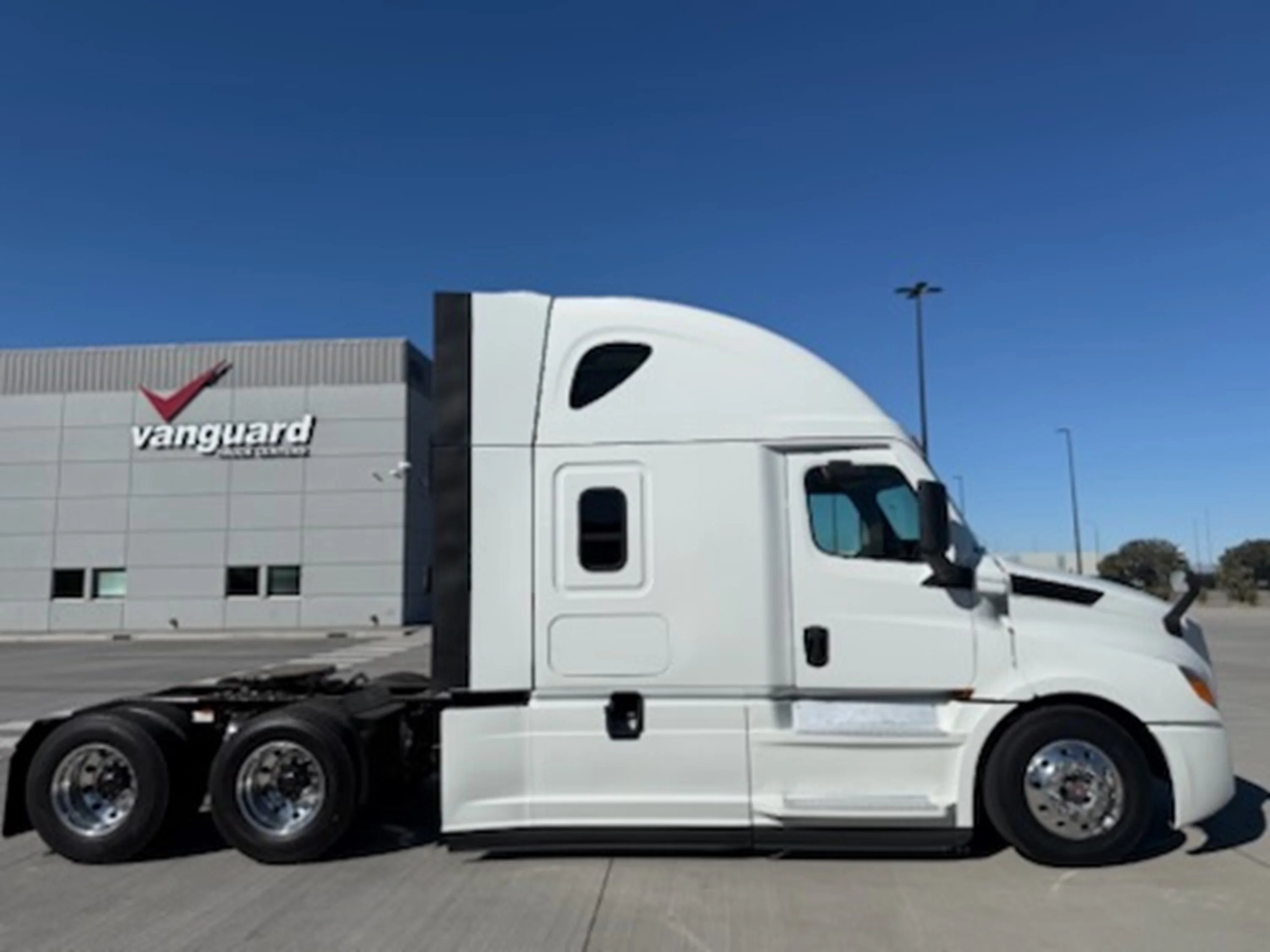 2021 Freightliner Cascadia - image 2