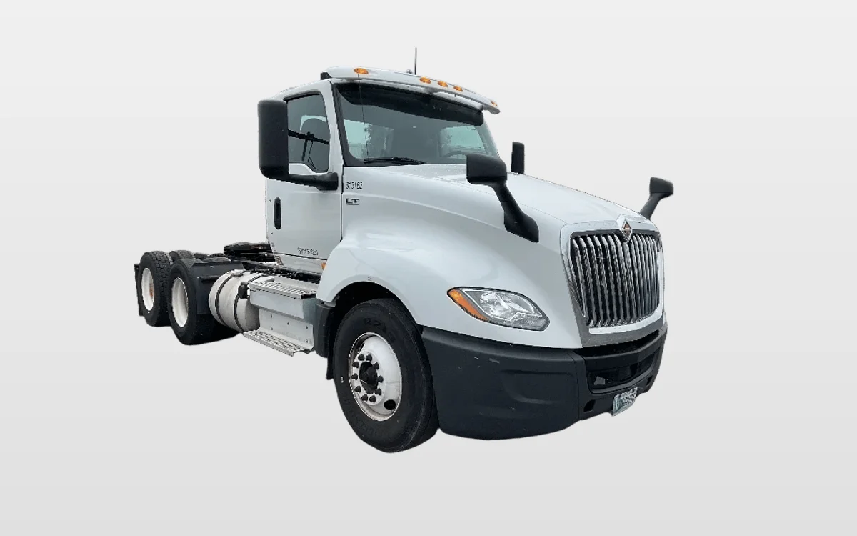 2018 International LT - image 1