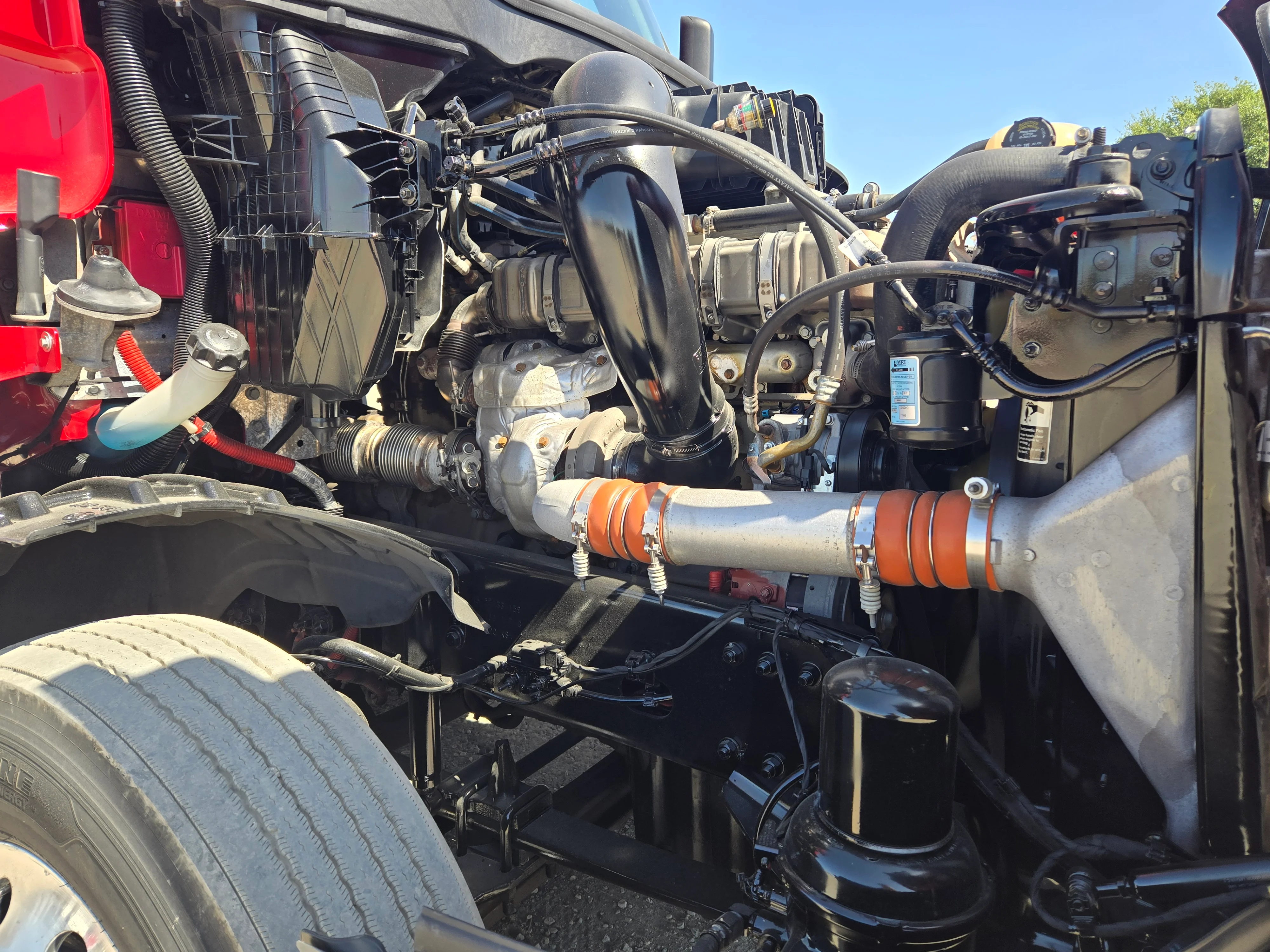 2020 Freightliner Cascadia in Fresno, CA — photo 8