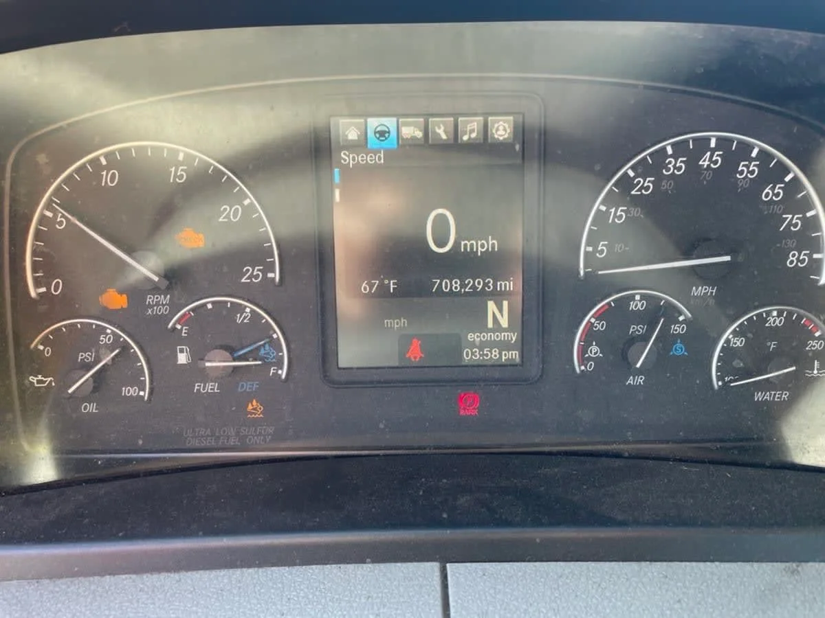 2020 Freightliner Cascadia - image 10