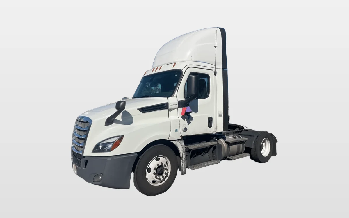 2020 Freightliner Cascadia - image 1
