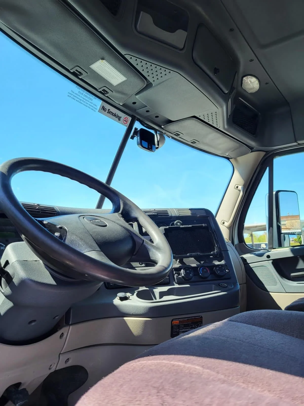 2020 Freightliner Cascadia - image 7