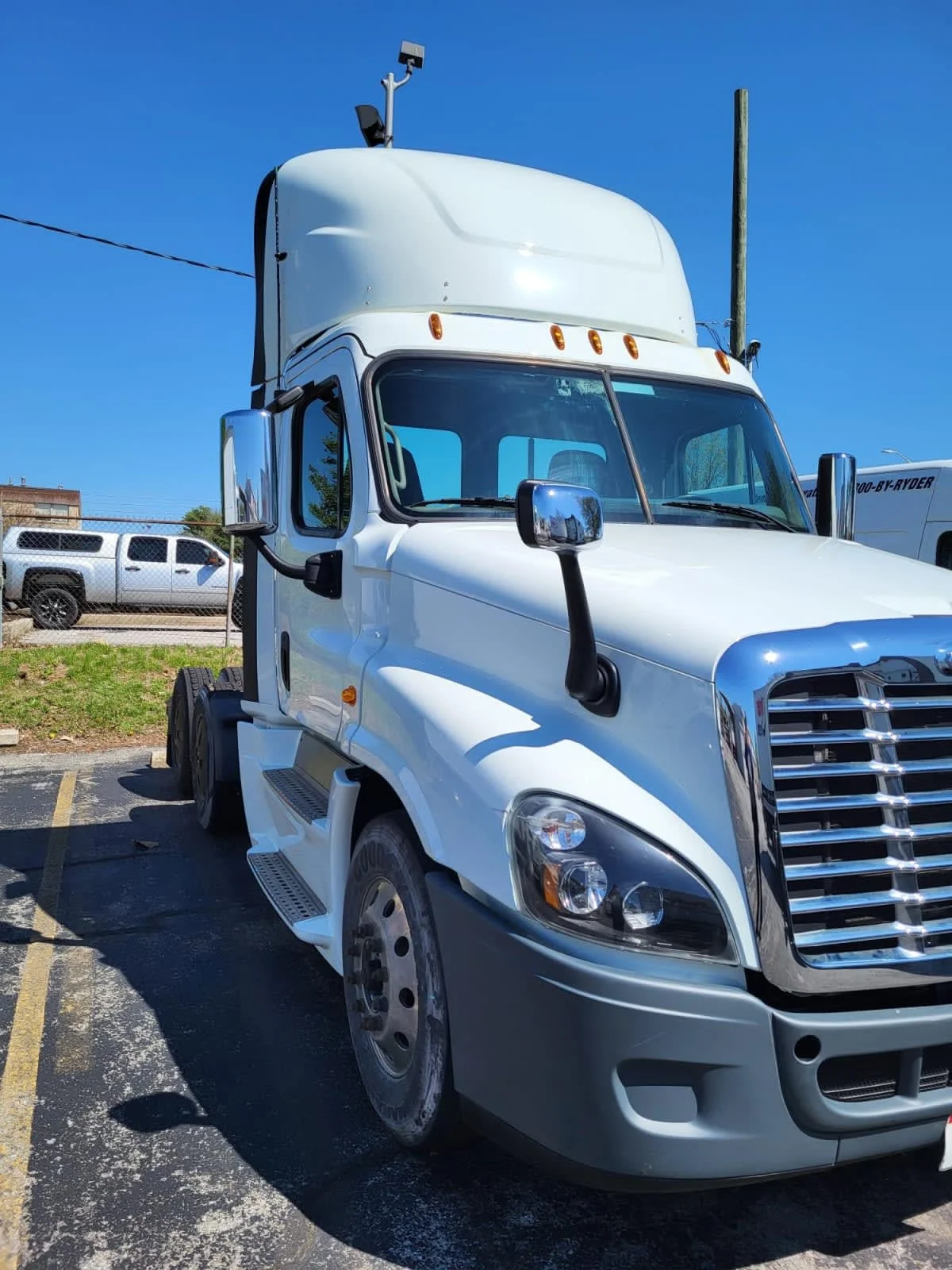 2020 Freightliner Cascadia - image 3