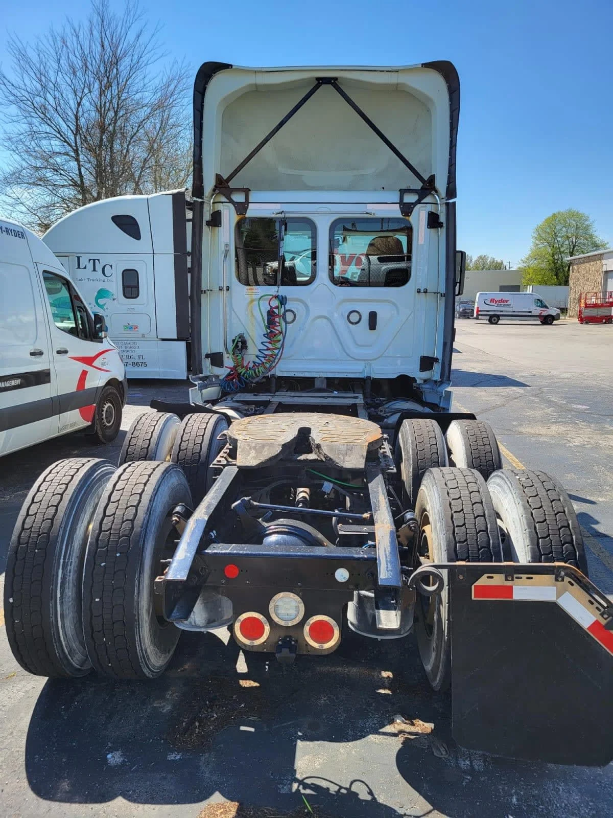 2020 Freightliner Cascadia - image 5
