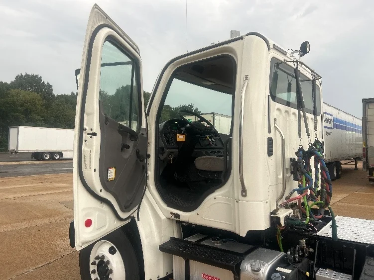 2019 Freightliner eM2 in Memphis, TN — photo 9