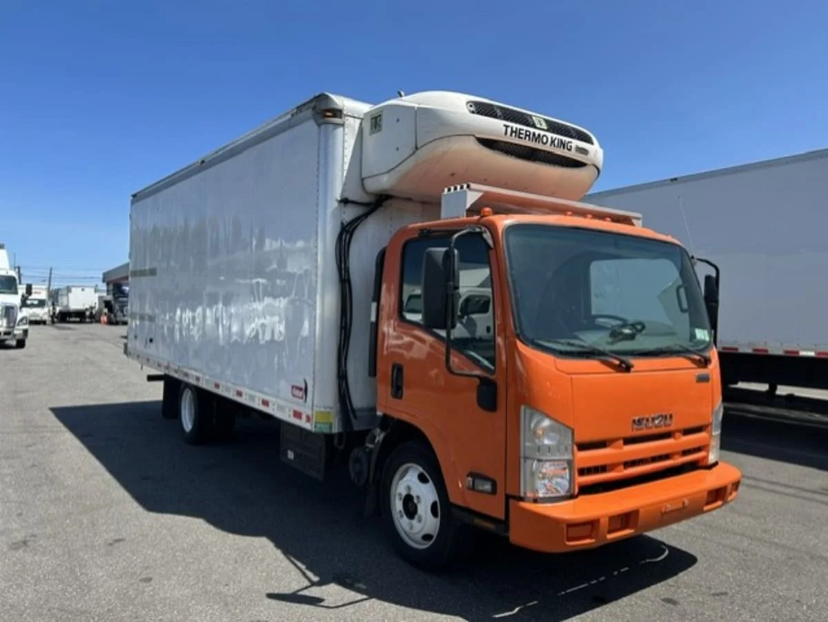 2020 Isuzu NQR in Farmingdale, NY — photo 3