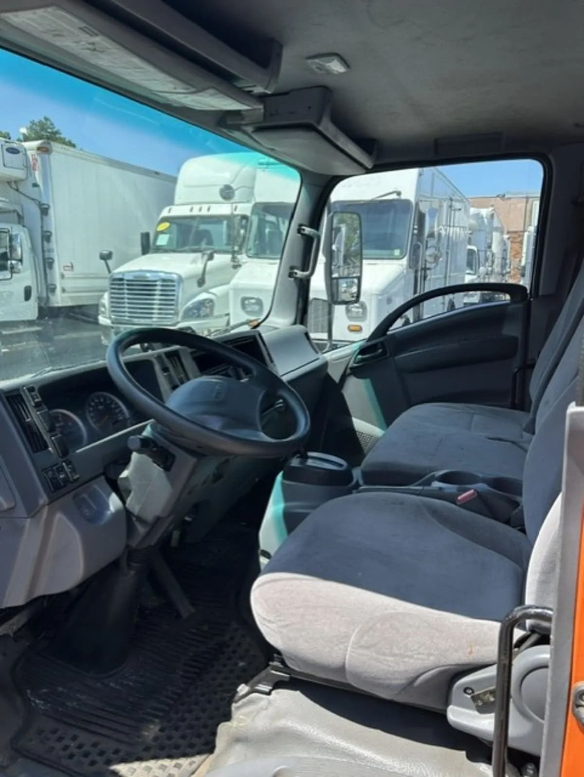 2020 Isuzu NQR in Farmingdale, NY — photo 8