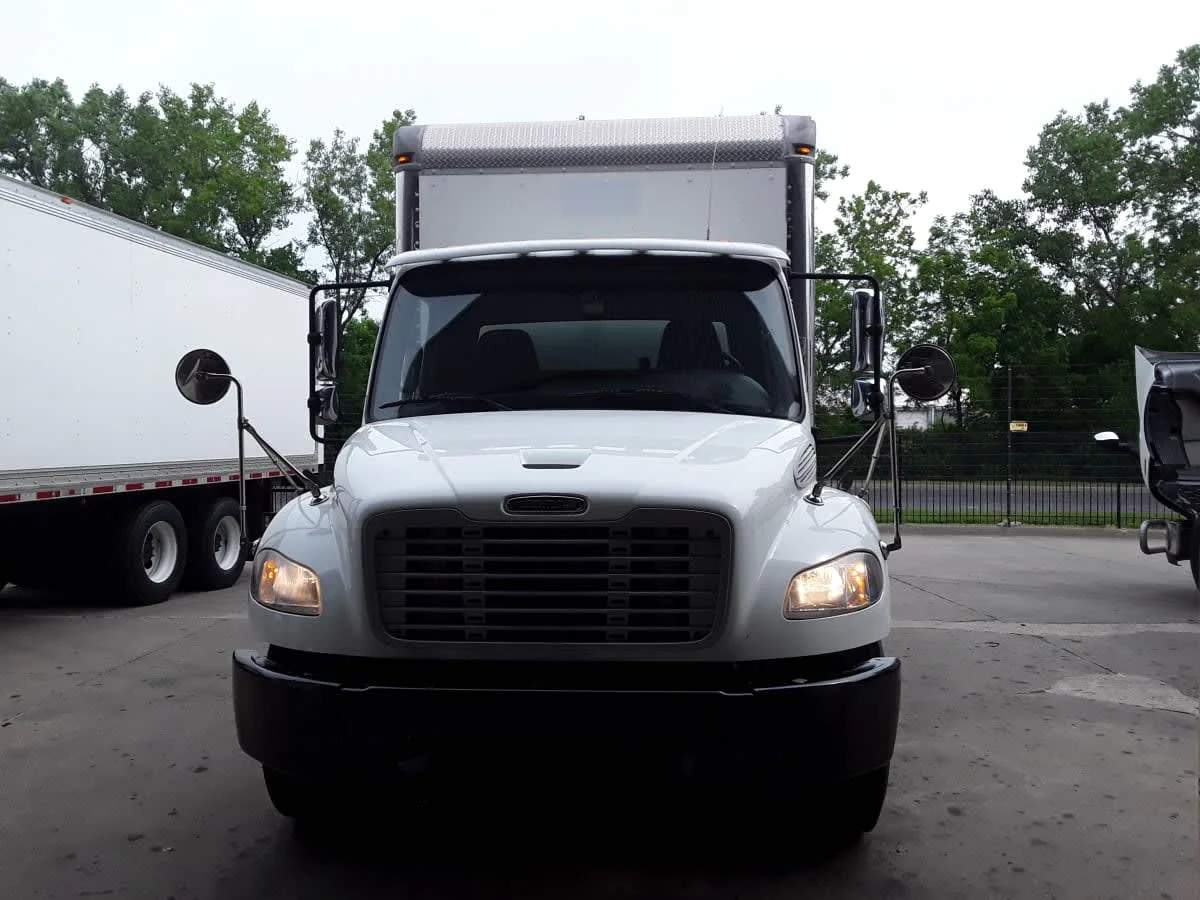 2019 Freightliner M2 106 in Kansas City, MO — photo 2
