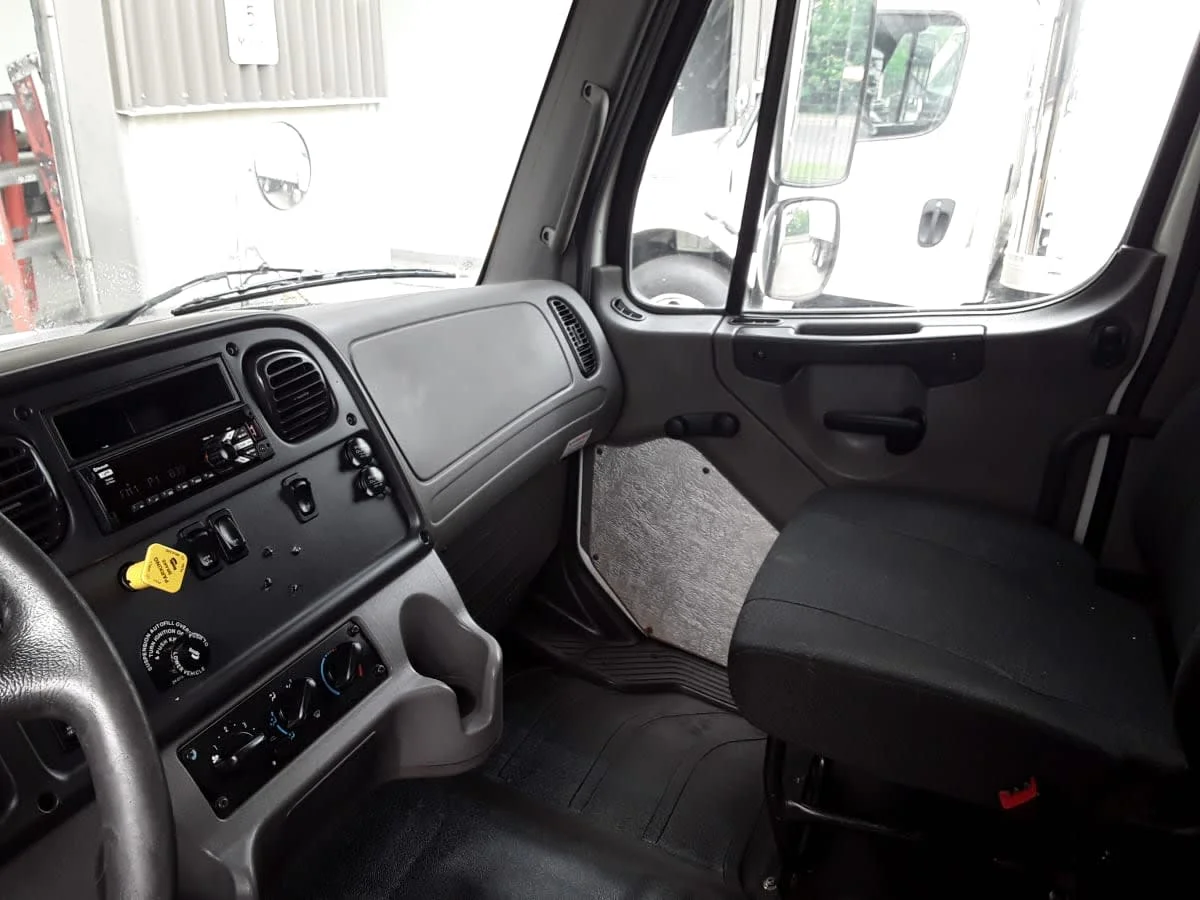 2019 Freightliner M2 106 in Kansas City, MO — photo 7