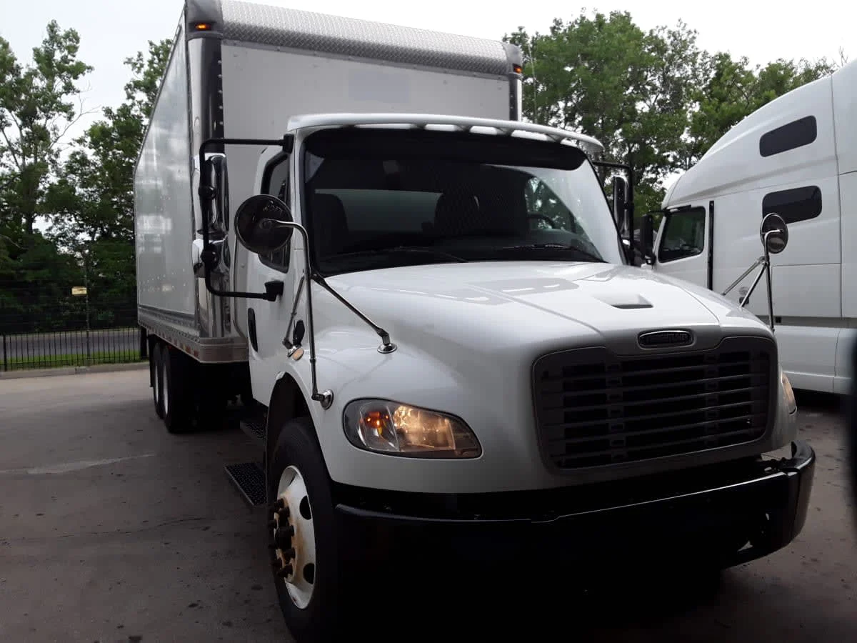 2019 Freightliner M2 106 in Kansas City, MO — photo 3