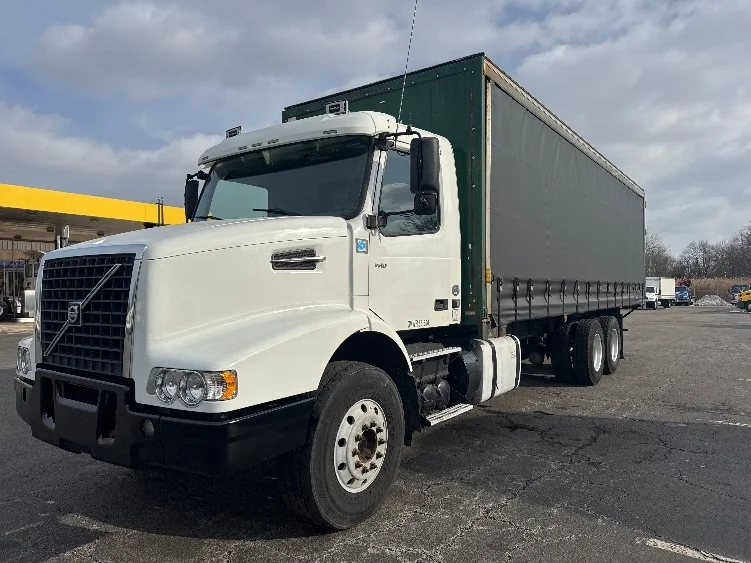 2020 Volvo VHD 300 in Parsippany, NJ — photo 3